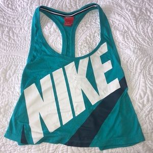 Nike Crop Top (m) NWOT